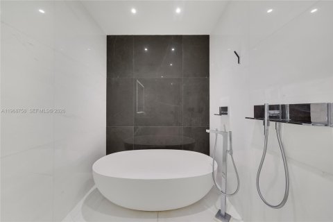 Condominio en venta en Miami, Florida, 57.41 m2 № 2031219 - foto 14