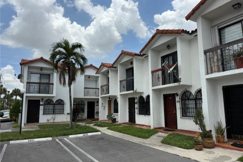 Townhouse in Hialeah, Florida 2 bedrooms, 88.44 sq.m. № 1854995 - photo 2