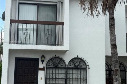 Townhouse in Hialeah, Florida 2 bedrooms, 88.44 sq.m. № 1854995 - photo 3