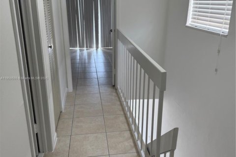 Townhouse in Hialeah, Florida 2 bedrooms, 88.44 sq.m. № 1854995 - photo 13