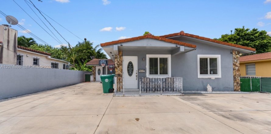 House in Miami, Florida 5 bedrooms, 187.01 sq.m. № 2322235
