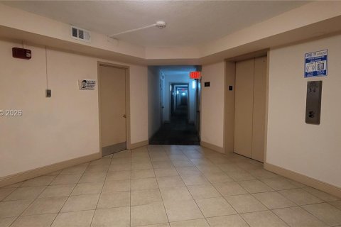 Condo in Miami, Florida, 1 bedroom № 2030867 - photo 29