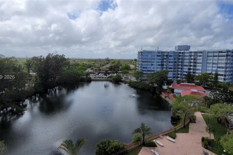 Condo in Miami, Florida, 1 bedroom № 2030867 - photo 12