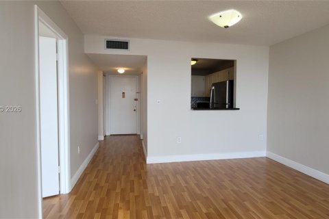 Condo in Miami, Florida, 1 bedroom № 2030867 - photo 8