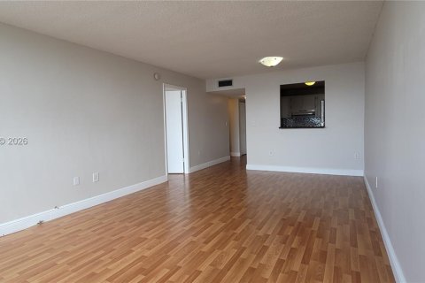 Condo in Miami, Florida, 1 bedroom № 2030867 - photo 9