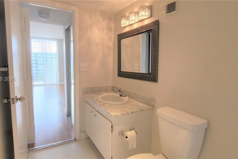 Condo in Miami, Florida, 1 bedroom № 2030867 - photo 21