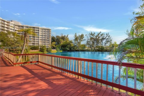 Condo in Miami, Florida, 1 bedroom № 2030867 - photo 22