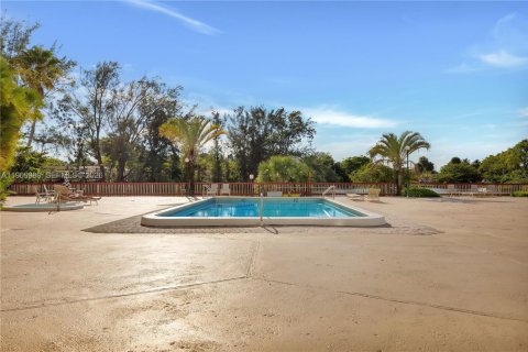 Condo in Miami, Florida, 1 bedroom № 2030867 - photo 24