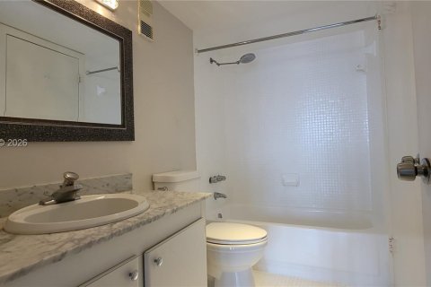 Condo in Miami, Florida, 1 bedroom № 2030867 - photo 19