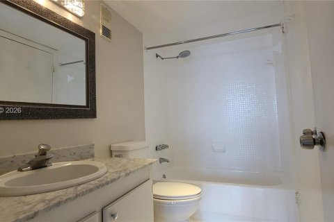 Condo in Miami, Florida, 1 bedroom № 2030867 - photo 20