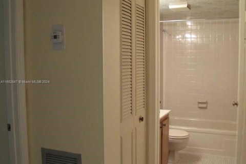 Condo in Margate, Florida, 1 bedroom  № 1859853 - photo 13