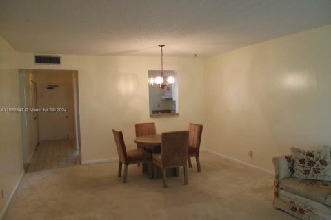 Condo in Margate, Florida, 1 bedroom  № 1859853 - photo 3