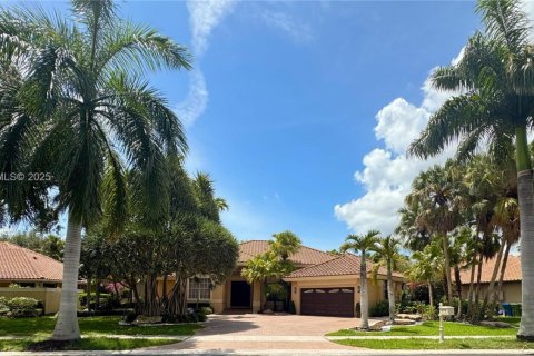 Villa ou maison à vendre à Weston, Floride: 5 chambres, 297.47 m2 № 1987308 - photo 1