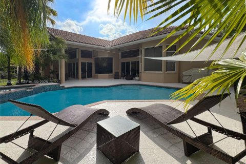 Villa ou maison à vendre à Weston, Floride: 5 chambres, 297.47 m2 № 1987308 - photo 4