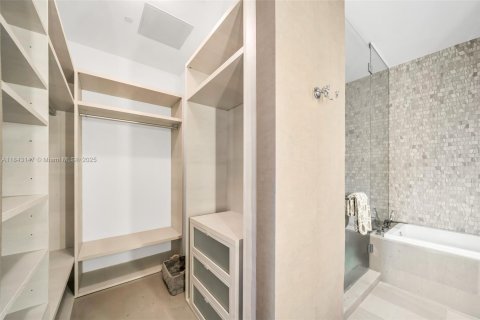 Купить кондоминиум в Майами, Флорида 1 спальня, 82.59м2, № 1940079 - фото 17