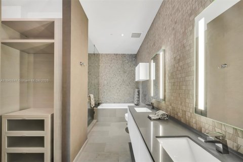 Купить кондоминиум в Майами, Флорида 1 спальня, 82.59м2, № 1940079 - фото 13