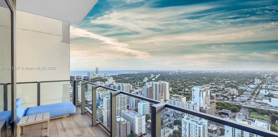 Кондоминиум с 1 спальней в Майами, Флорида № 1940079