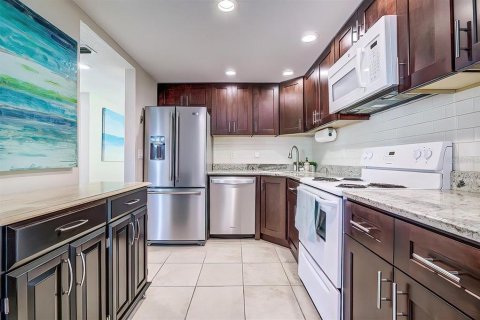 Condominio en alquiler en Indian Rocks Beach, Florida, 2 dormitorios, 71.53 m2 № 1771490 - foto 2