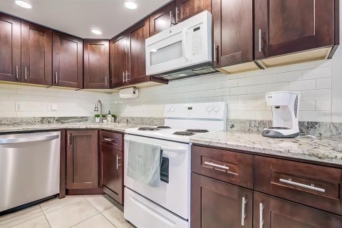 Condominio en alquiler en Indian Rocks Beach, Florida, 2 dormitorios, 71.53 m2 № 1771490 - foto 4