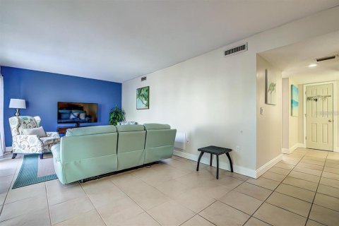 Condominio en alquiler en Indian Rocks Beach, Florida, 2 dormitorios, 71.53 m2 № 1771490 - foto 9