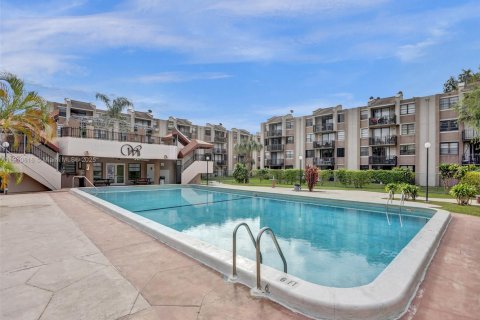 Copropriété à louer à Miami, Floride: 2 chambres, 70.61 m2 № 1966683 - photo 1