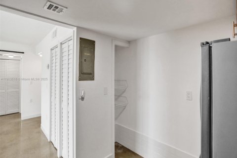 Copropriété à louer à Miami, Floride: 2 chambres, 70.61 m2 № 1966683 - photo 15