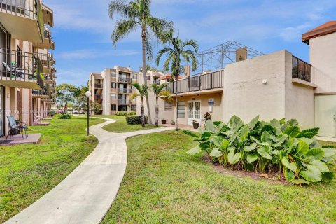 Copropriété à louer à Miami, Floride: 2 chambres, 70.61 m2 № 1966683 - photo 3