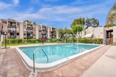 Copropriété à louer à Miami, Floride: 2 chambres, 70.61 m2 № 1966683 - photo 2