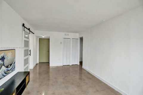 Copropriété à louer à Miami, Floride: 2 chambres, 70.61 m2 № 1966683 - photo 11