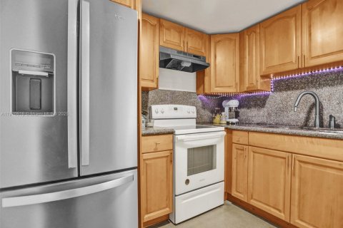 Copropriété à louer à Miami, Floride: 2 chambres, 70.61 m2 № 1966683 - photo 14