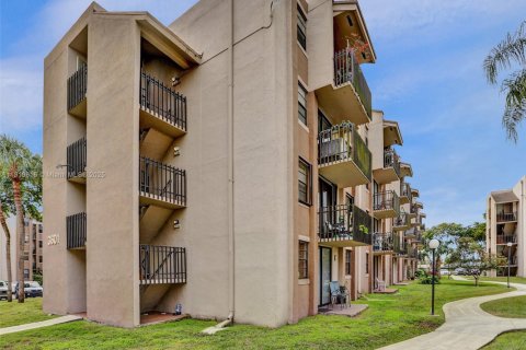 Copropriété à louer à Miami, Floride: 2 chambres, 70.61 m2 № 1966683 - photo 4