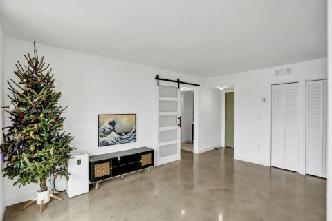 Copropriété à louer à Miami, Floride: 2 chambres, 70.61 m2 № 1966683 - photo 10