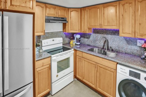 Copropriété à louer à Miami, Floride: 2 chambres, 70.61 m2 № 1966683 - photo 16