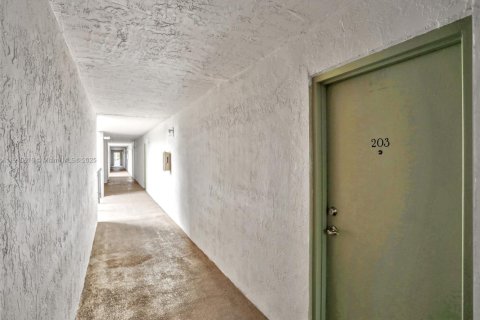 Copropriété à louer à Miami, Floride: 2 chambres, 70.61 m2 № 1966683 - photo 5