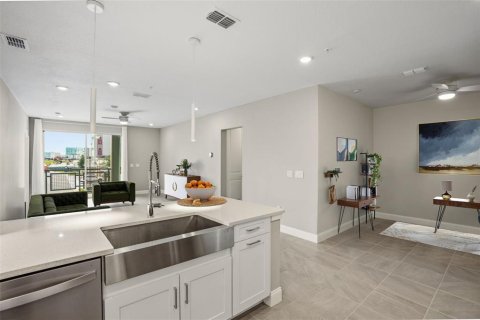 Condo in Orlando, Florida, 2 bedrooms  № 2102133 - photo 5