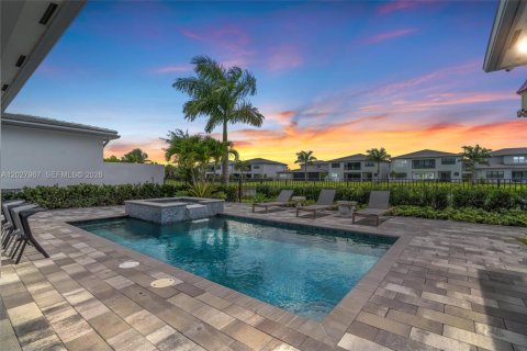 House in Boca Raton, Florida 5 bedrooms, 479.65 sq.m. № 2186306 - photo 2
