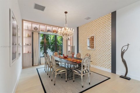 House in Boca Raton, Florida 5 bedrooms, 479.65 sq.m. № 2186306 - photo 15