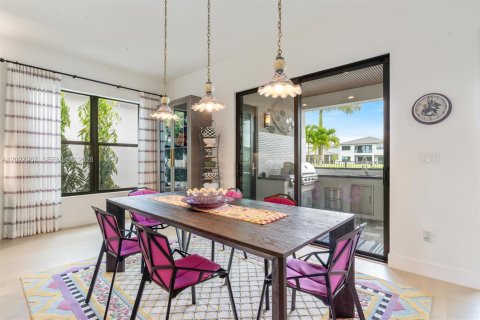 House in Boca Raton, Florida 5 bedrooms, 479.65 sq.m. № 2186306 - photo 13