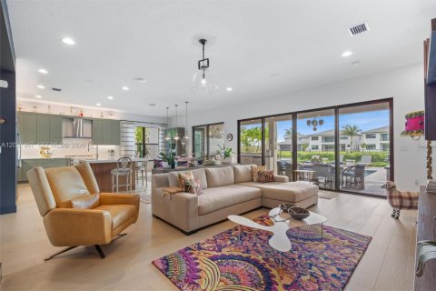House in Boca Raton, Florida 5 bedrooms, 479.65 sq.m. № 2186306 - photo 9
