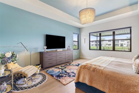 House in Boca Raton, Florida 5 bedrooms, 479.65 sq.m. № 2186306 - photo 20