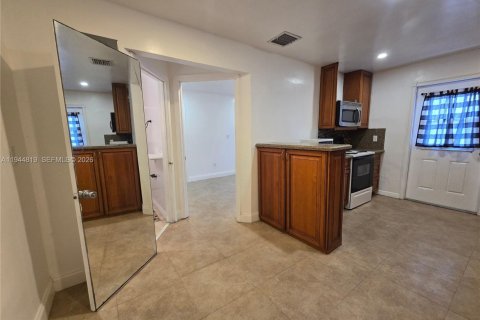 Снять в аренду виллу или дом в Майами, Флорида 2 спальни, 65.03м2, № 2006005 - фото 7