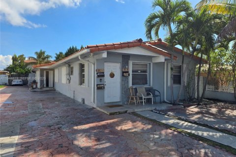 Дом в Майами, Флорида 2 спальни, 65.03м2 № 2006005