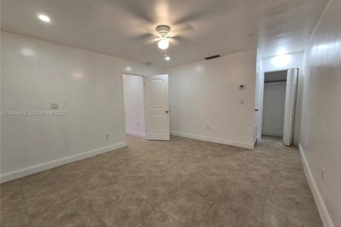 Снять в аренду виллу или дом в Майами, Флорида 2 спальни, 65.03м2, № 2006005 - фото 13