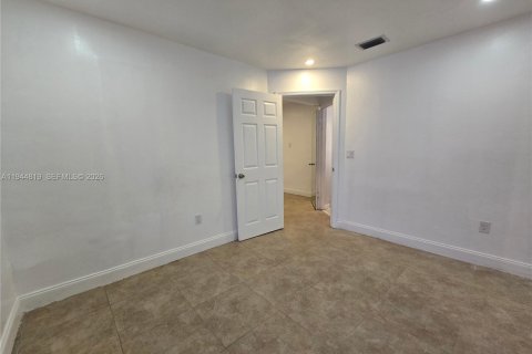 Снять в аренду виллу или дом в Майами, Флорида 2 спальни, 65.03м2, № 2006005 - фото 10