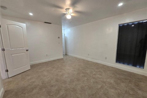 Снять в аренду виллу или дом в Майами, Флорида 2 спальни, 65.03м2, № 2006005 - фото 12