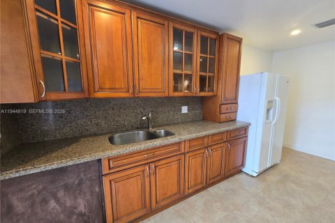 Снять в аренду виллу или дом в Майами, Флорида 2 спальни, 65.03м2, № 2006005 - фото 5