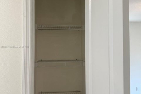 Снять в аренду виллу или дом в Виро-Бич, Флорида 3 спальни, № 1929192 - фото 11