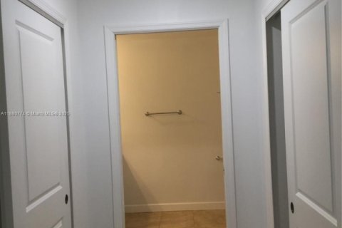 Снять в аренду виллу или дом в Виро-Бич, Флорида 3 спальни, № 1929192 - фото 8