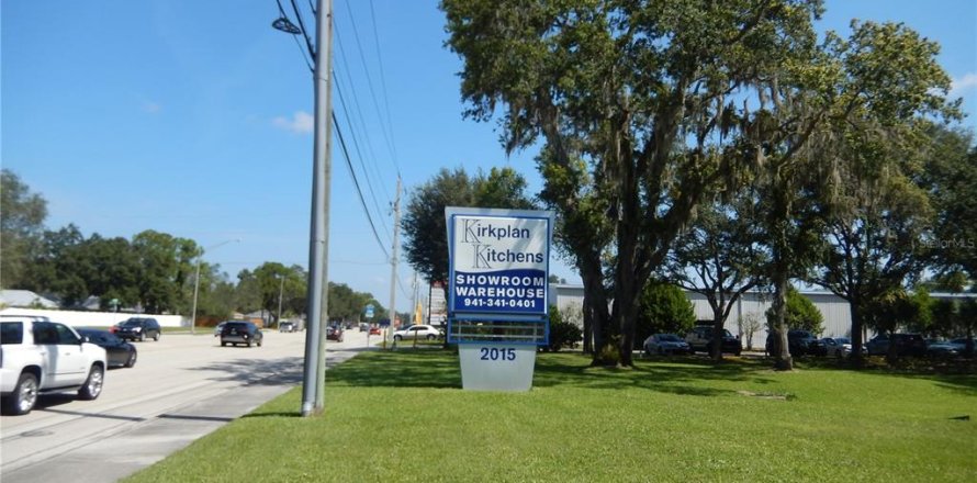 Commercial property in Sarasota, Florida 2314.29 sq.m. № 2376677