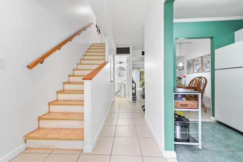 Купить таунхаус в Окленд-Парк, Флорида 7 комнат, 92.9м2, № 2081540 - фото 2